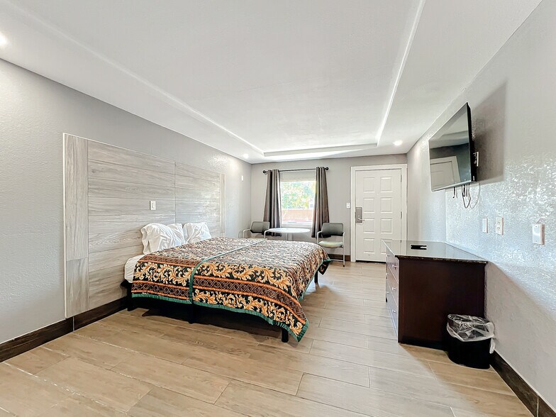 More Photos Of 307 E Vine St, Kissimmee Hotel For Sale