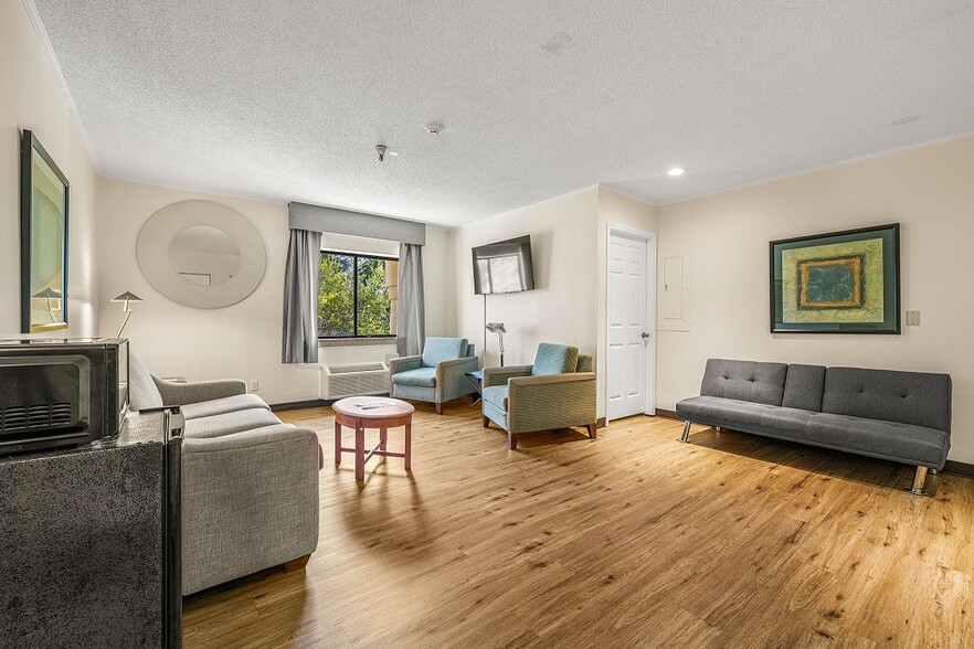 More Photos Of 602 S Falkenburg Rd, Tampa Hotel For Sale