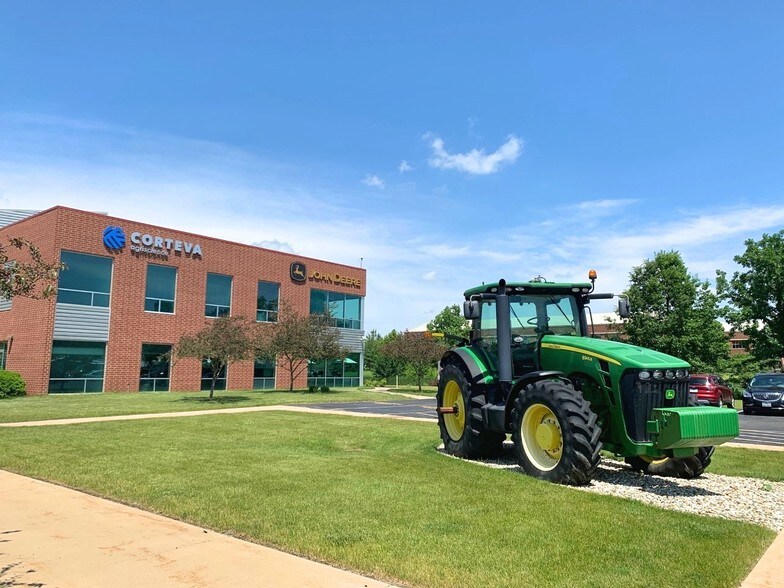 More Photos Of 2021 S First St, Champaign Office For Lease