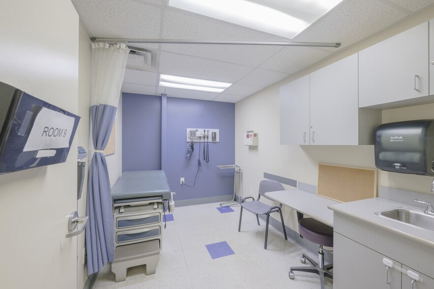 More Photos Of 100 Curtis St, Providence Medical For Sale