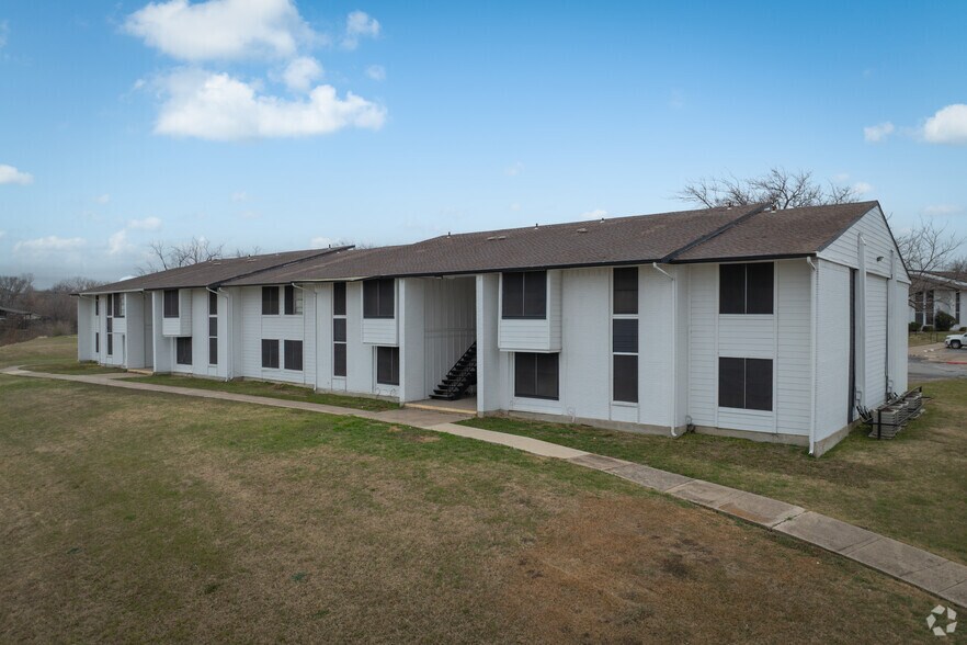 More Photos Of 834 Timberlake Dr, Arlington Apartments For Sale
