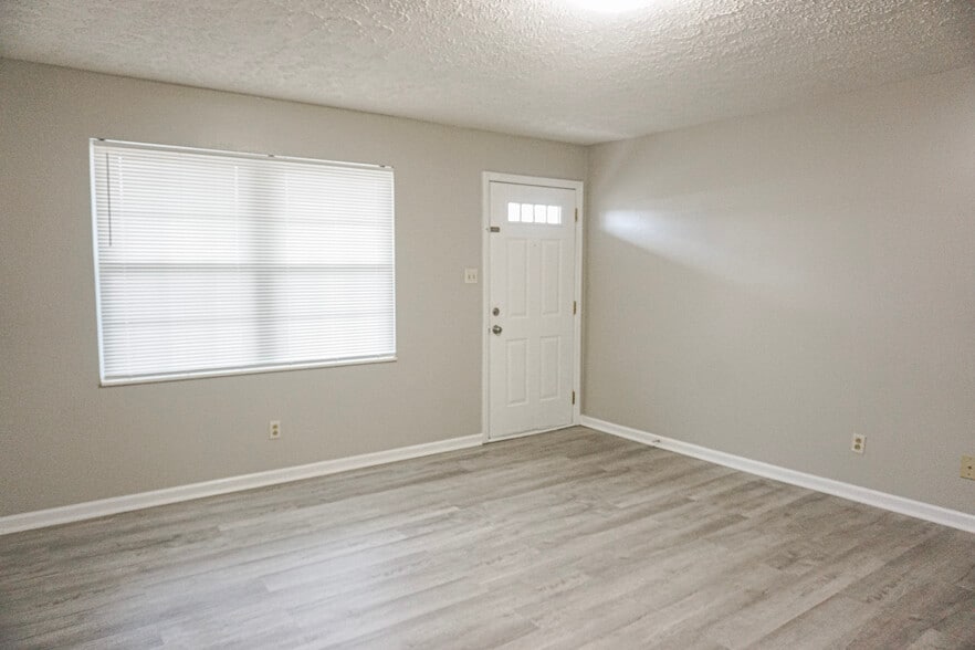 More Photos Of 2523 Cedar Ln, Knoxville Apartments For Sale