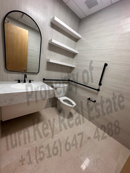 More Photos Of 1000 Northern Blvd, Great Neck Medical For Lease