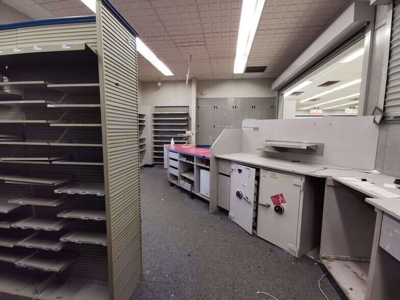 More Photos Of 1709 Liberty St, Erie Drugstore For Lease