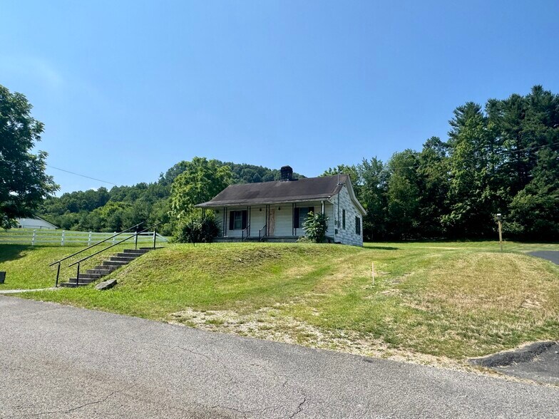 More Photos Of 1388 Ritter Dr, Daniels Freestanding For Sale