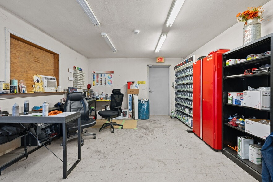 More Photos Of 2214 N Frazier St, Conroe Auto Repair For Sale