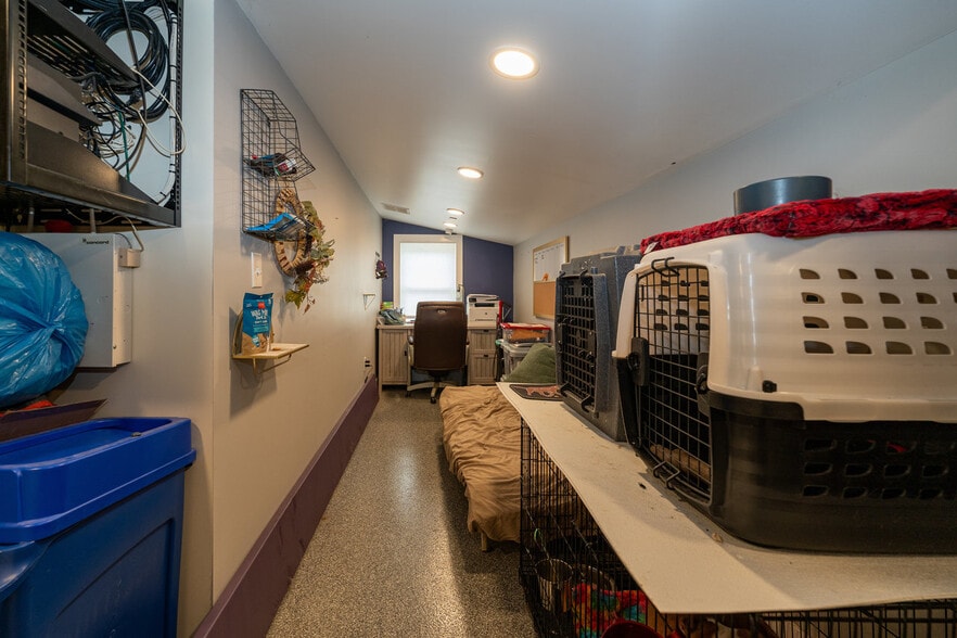 More Photos Of 12167 Lee Hwy, Sperryville Veterinarian Kennel For Sale