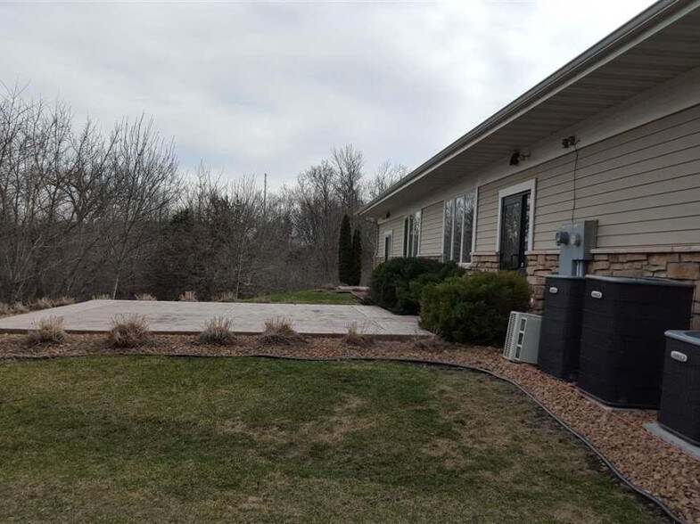 More Photos Of 151 Saint Andrews Ct, Mankato Office For Lease