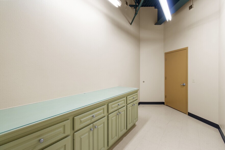 More Photos Of 1920 W Villa Maria Rd, Bryan Medical For Lease