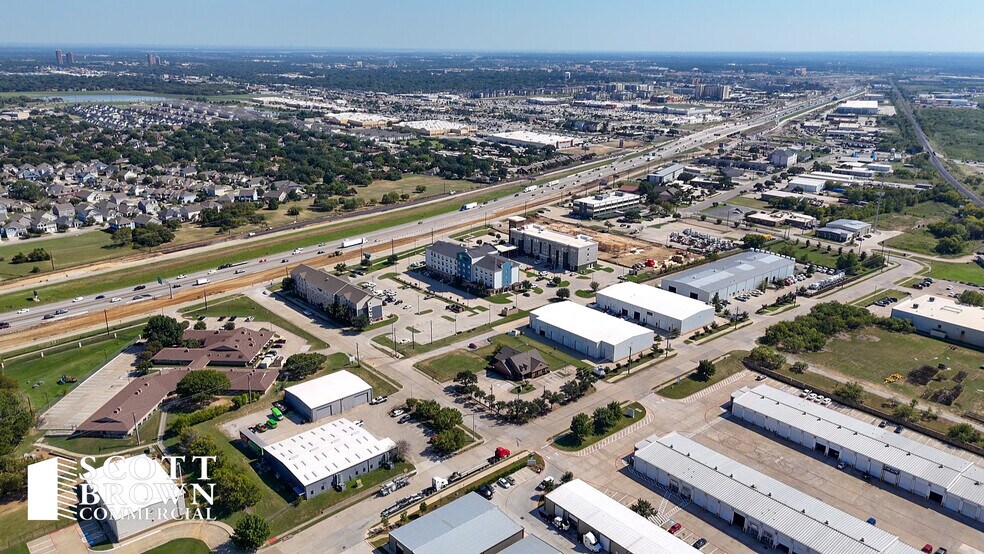 More Photos Of 2400 Worthington St, Denton Medical For Lease