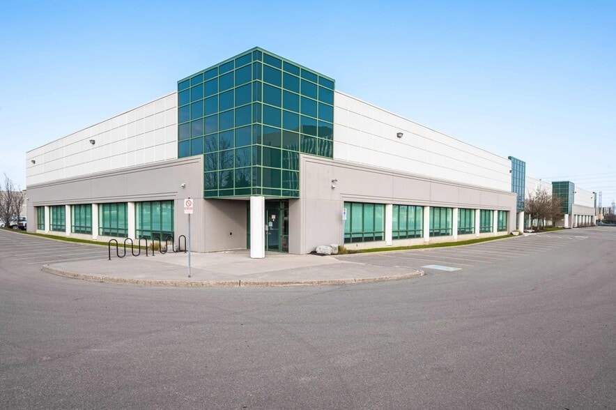More Photos Of 5055 Satellite Dr, Mississauga Warehouse For Lease