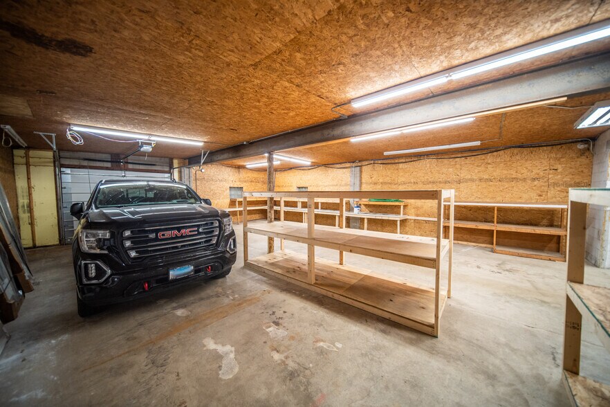 More Photos Of 1006 8th Ave SW, Austin Flex For Lease