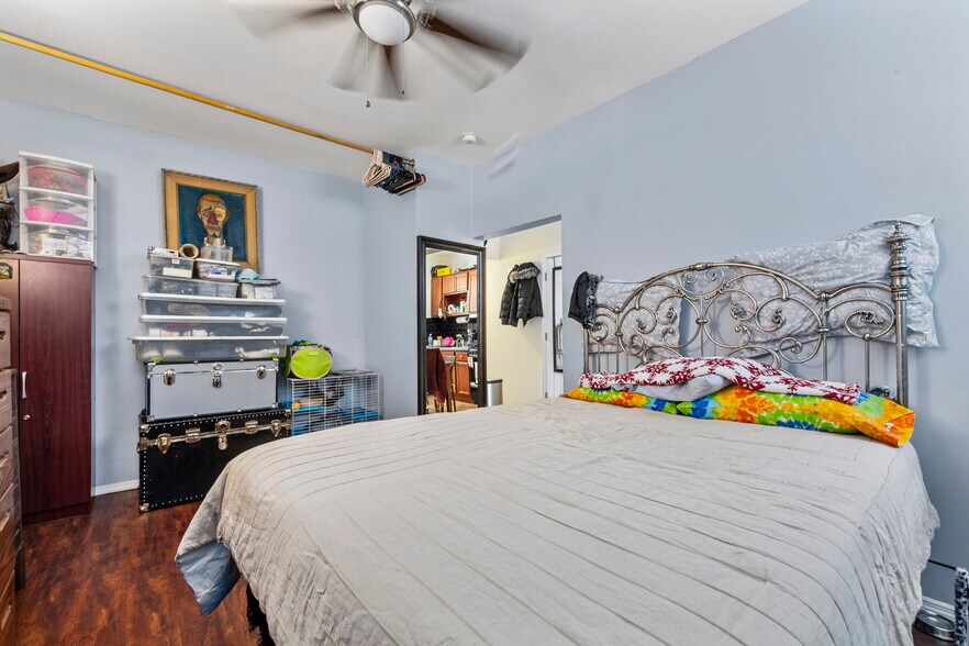 More Photos Of 6930 Myrtle Ave, Glendale General Retail For Sale