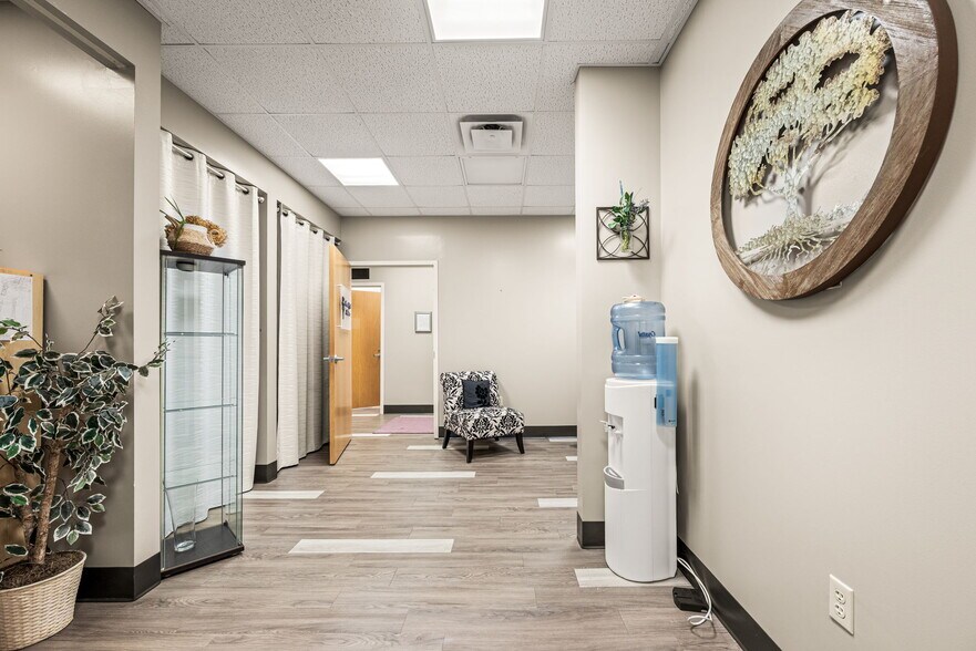 More Photos Of 51 S Pine St, Elverson Office For Sale