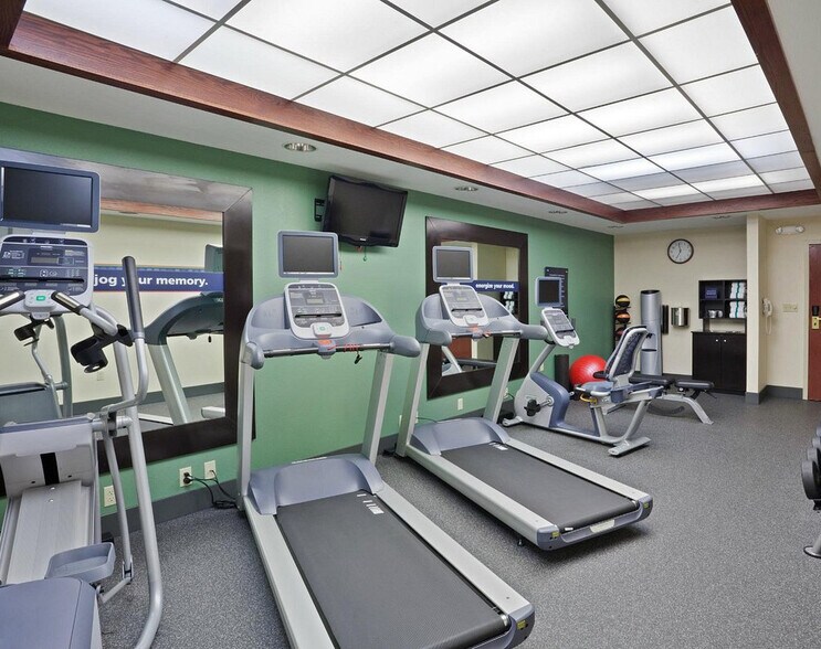 More Photos Of 101 Sodrac Dr, North Sioux City Hotel For Sale