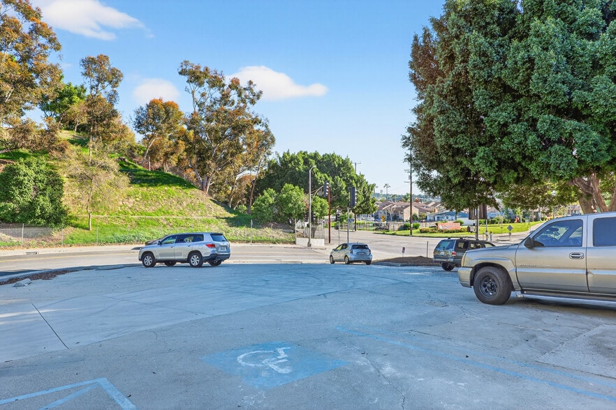 More Photos Of 5411 Valley Blvd, Los Angeles Warehouse For Lease