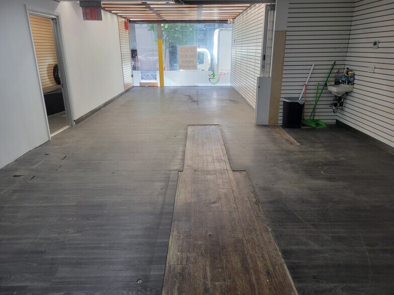 More Photos Of 13617 38th Ave, Flushing Storefront Retail Office For Lease