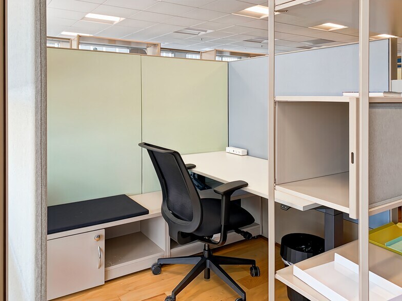 More Photos Of 4445 Willard Ave, Chevy Chase Coworking Space