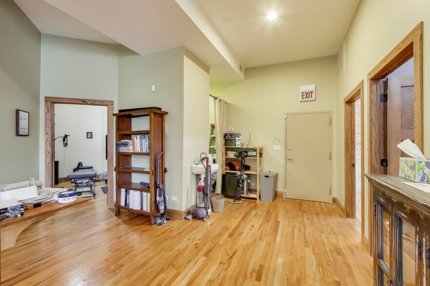 More Photos Of 1811-1819 W North Ave, Chicago Office For Lease