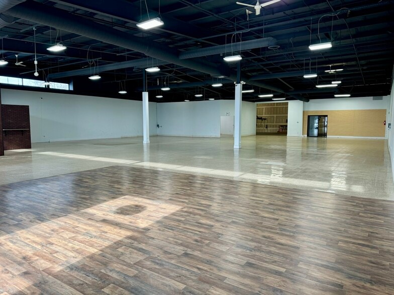 More Photos Of 750 Garden Of The Gods Rd, Colorado Springs Storefront For Lease