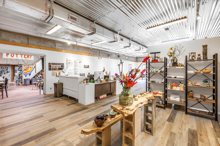 More Photos Of 563 49th St S, Saint Petersburg Storefront Retail Office For Lease