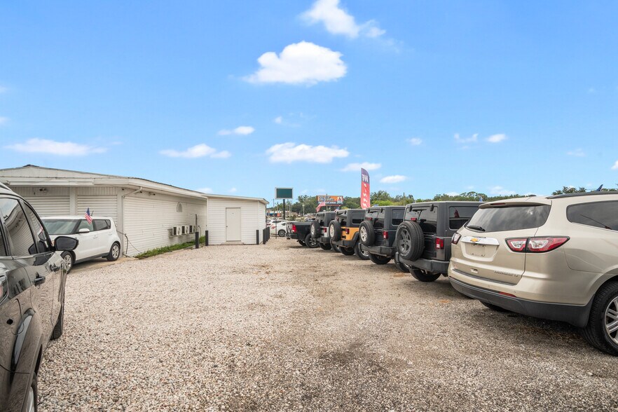 More Photos Of 7116 Rose Ave, Orlando Auto Dealership For Sale