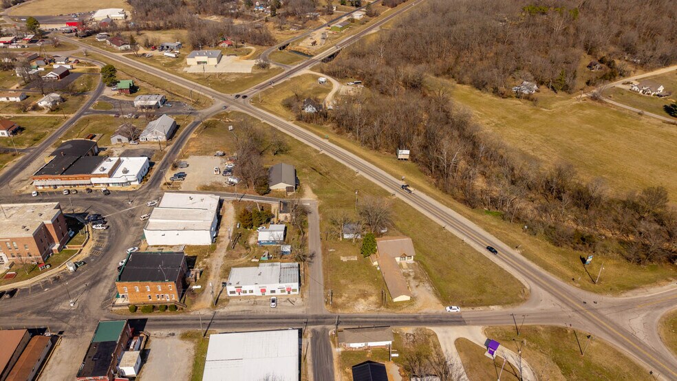 More Photos Of 105 E Couch St, Alton General Retail For Sale