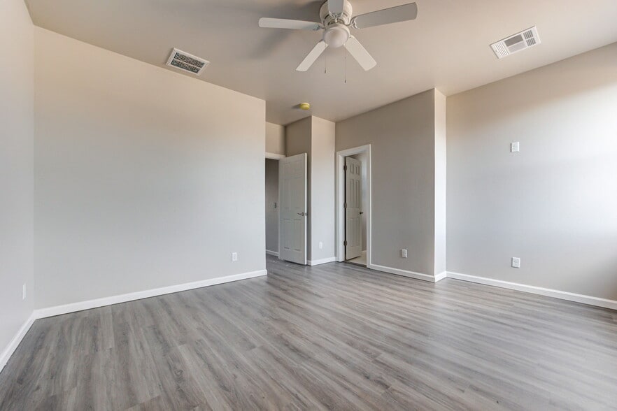 More Photos Of 12001 Rivers Trl, Oklahoma City Specialty For Sale