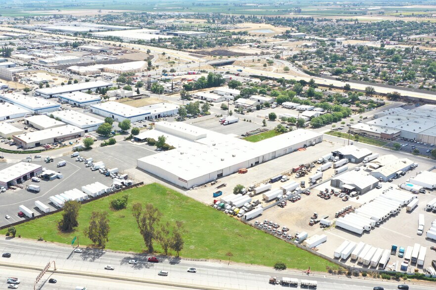 More Photos Of 2651 E Byrd Ave, Fresno Warehouse For Lease