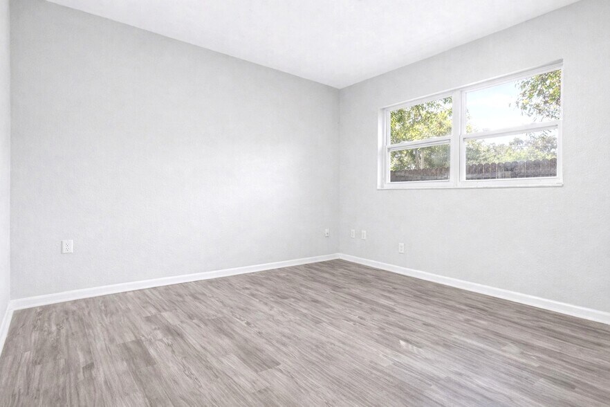 More Photos Of 1313 Croton Rd, Melbourne Office Residential For Lease