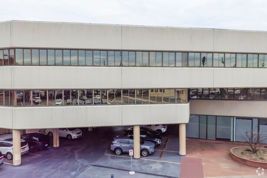 More Photos Of 20 E Sunrise Hwy, Valley Stream Office For Lease