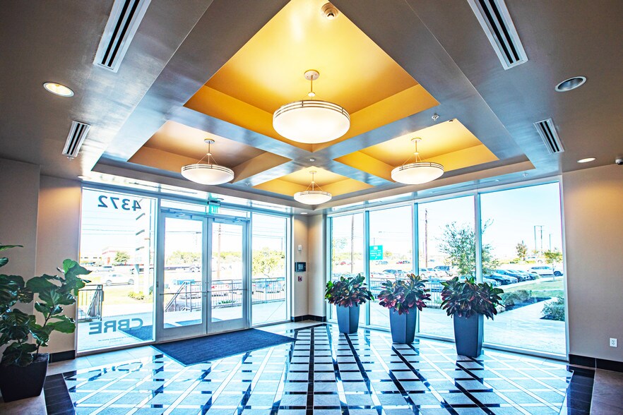 More Photos Of 4372 N Loop 1604 W, San Antonio Office For Lease