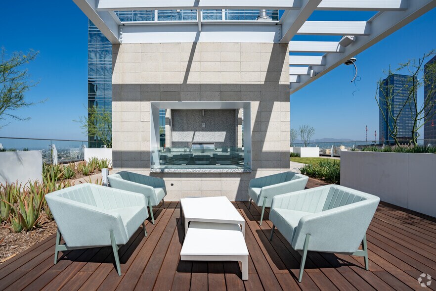 More Photos Of 1000 W 8th St, Los Angeles Apartments For Lease