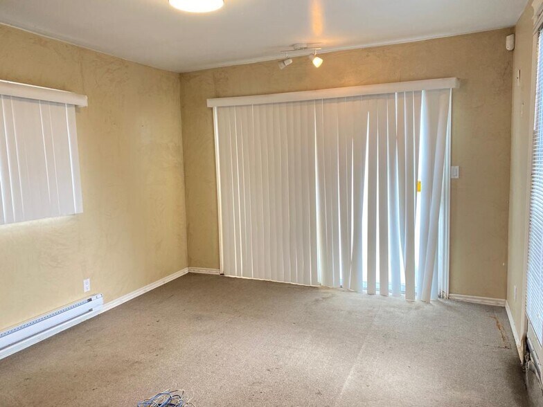 More Photos Of 1115 Niagara St N, Welland Service Station For Sale