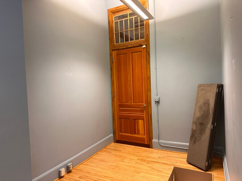 More Photos Of 830 Cottageview Dr, Traverse City Loft Creative Space For Sale