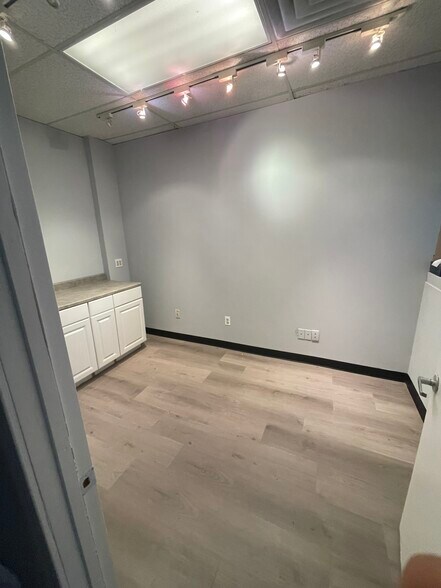 More Photos Of 59 E Mill Rd, Long Valley Office For Sale