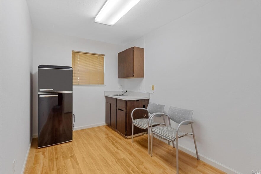 More Photos Of 455 March Ave, Healdsburg Medical For Sale