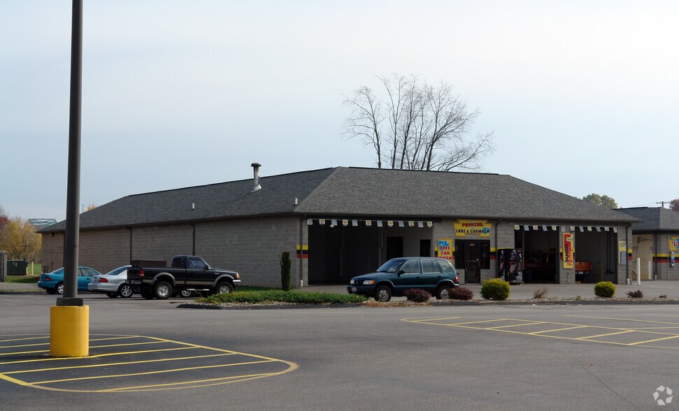 Primary Photo Of 1004 Washington Blvd, Belpre Carwash For Sale