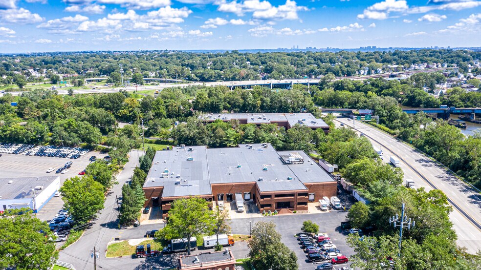 More Photos Of 125-127 Kingsland Ave, Clifton Warehouse For Lease