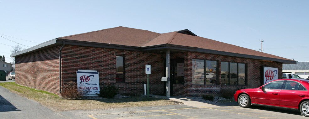 More Photos Of 3215 W College Ave, Appleton Freestanding For Lease