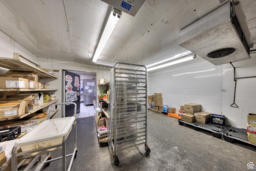 More Photos Of 80 S Broadway St, Green River Supermarket For Sale