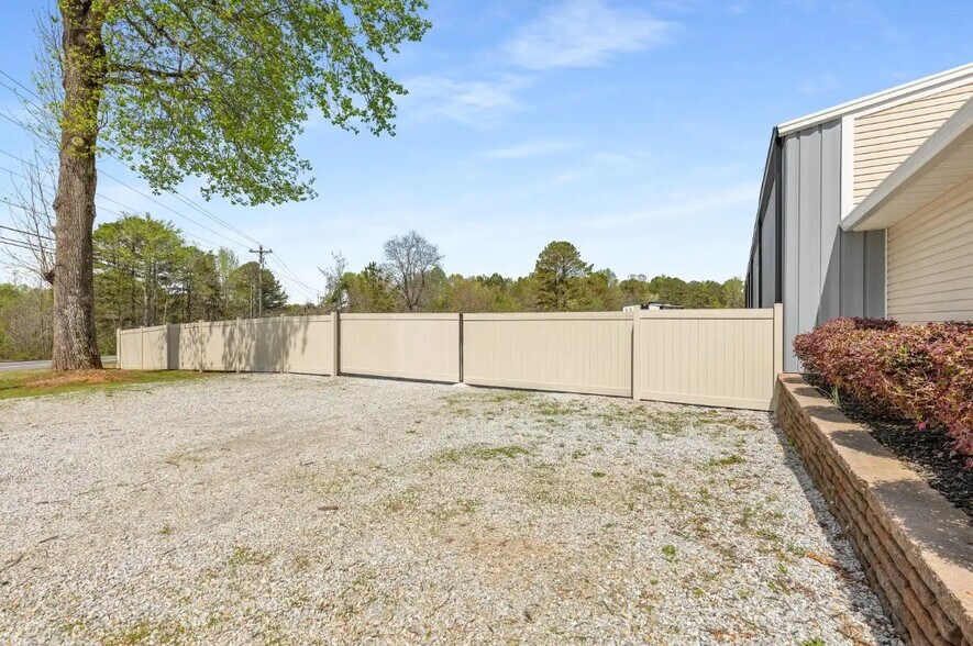 More Photos Of 13950 Veterans Memorial Hwy, Winston Warehouse For Sale