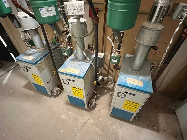 More Photos Of 11818 101st Ave, South Richmond Hill Office Residential For Sale