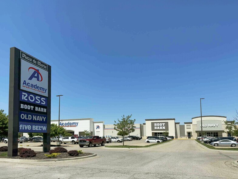 More Photos Of 401 E Poyntz Ave, Manhattan General Retail For Sale