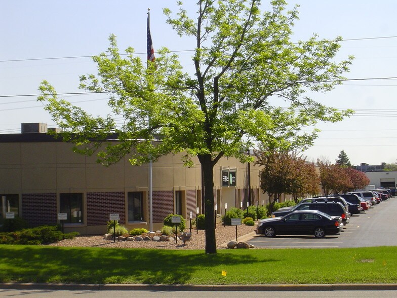 More Photos Of 14200-14280 N 23rd Ave, Plymouth Industrial For Sale