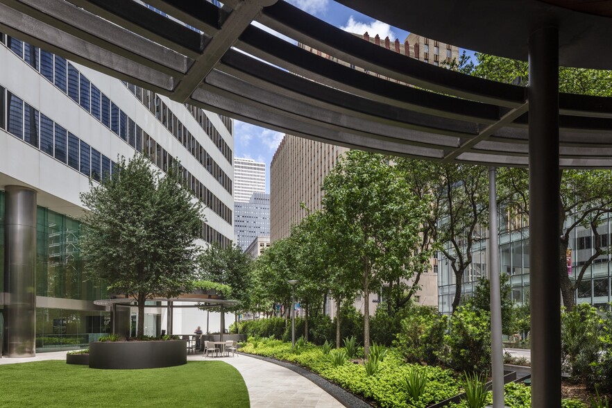 More Photos Of 1001 Fannin St, Houston Office For Lease