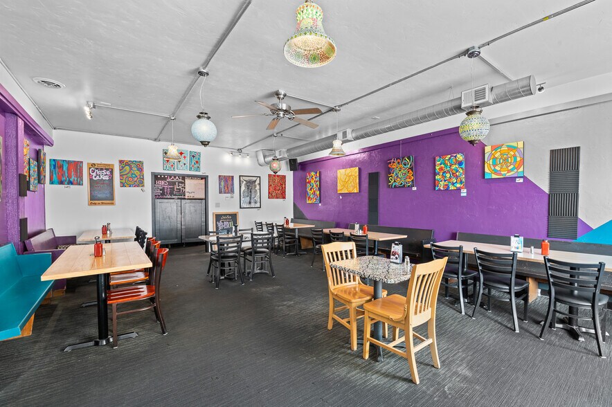 More Photos Of 201 S Broadway, Green Bay Restaurant For Sale