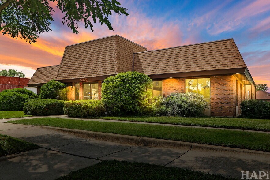 Primary Photo Of 1350 Chase St, Algonquin Manufacturing For Sale