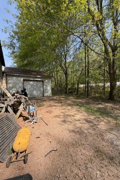 More Photos Of 6911 GA-72, Colbert Specialty For Sale