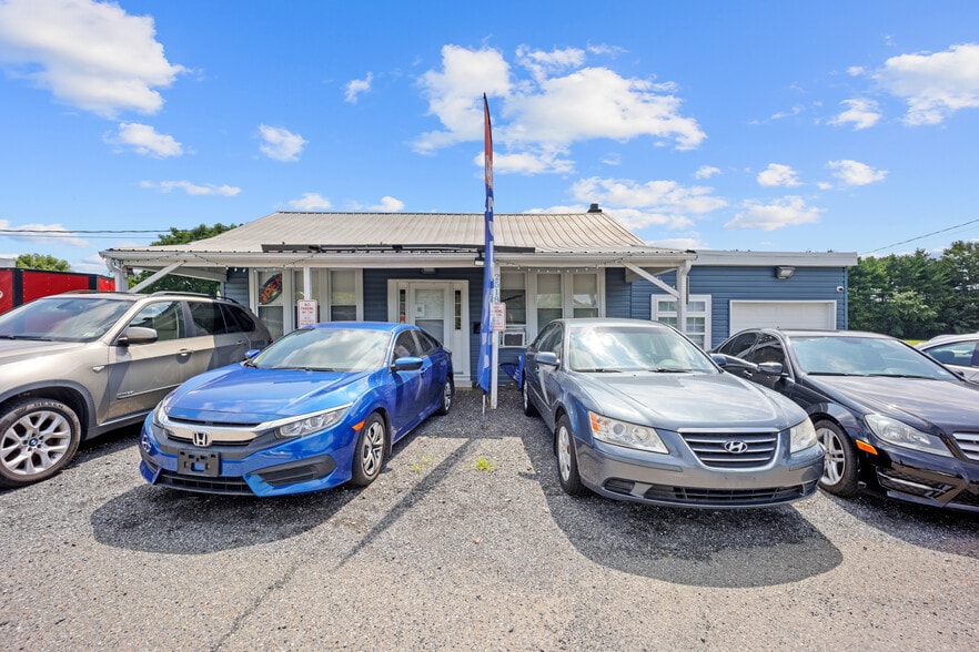 More Photos Of 2516-2518 N Dupont Pky, Middletown Freestanding For Sale